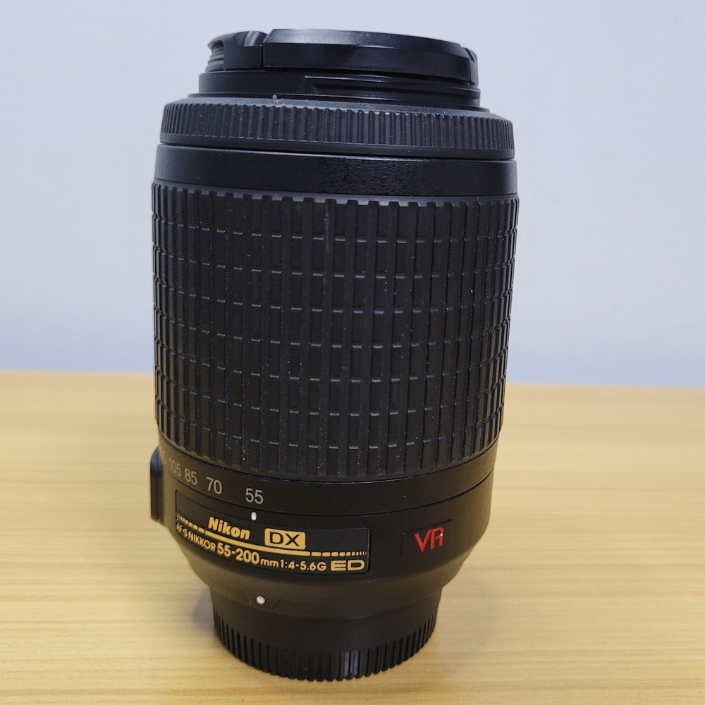 Nikon DX AF-S NIKKOR 55-200mm f/4-5.6G ED VR Zoom Lens Nikon F Mount Lens Caps